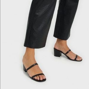 Steve Madden issy black sandal